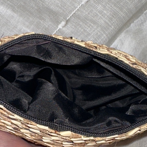 Handcrafted Uganda Made Banana Leaf & Palm Leaf Handwoven Zipper Clutch NWOT - Picture 9 of 10